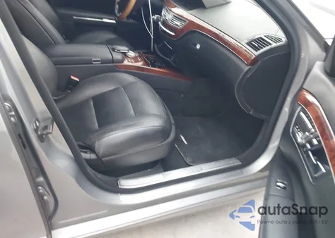 2012 Mercedes-Benz S 550 z USA, uszkodzony, nr VIN WDDNG7DB7CA419845